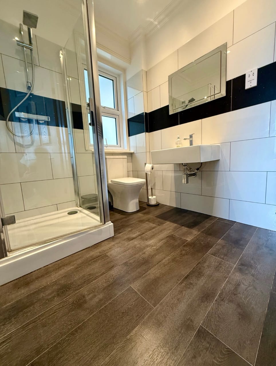 En-suite shower room at Atlanta Guest House